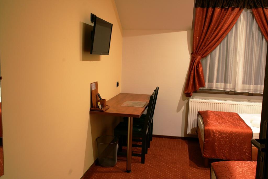 Hotel Kuznia Oberza Polska Łysomice Kamer foto