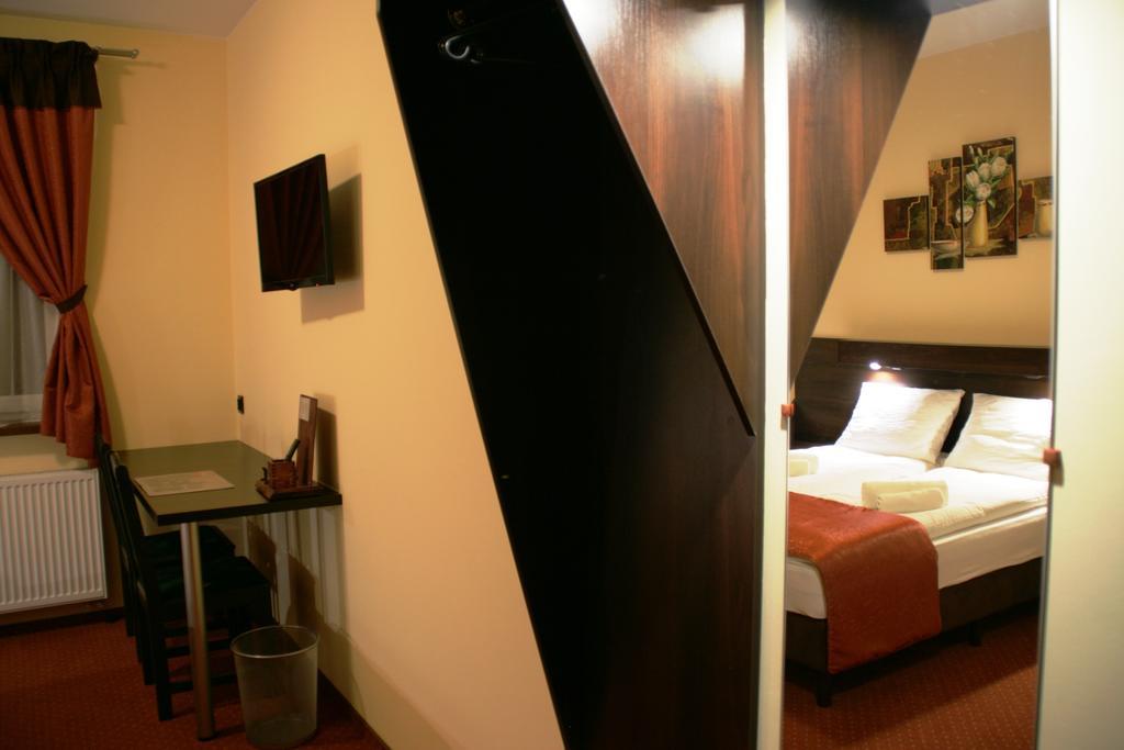 Hotel Kuznia Oberza Polska Łysomice Kamer foto