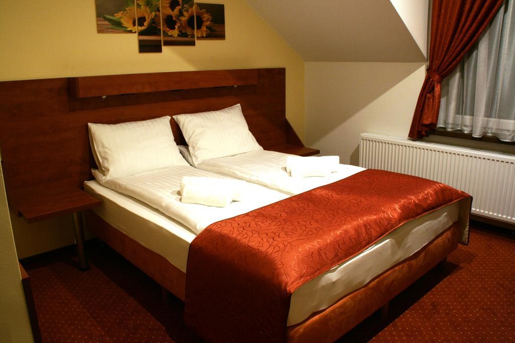 Hotel Kuznia Oberza Polska Łysomice Kamer foto